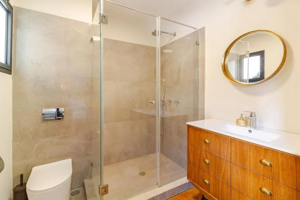Image 6 of Luxe & Stylish Beachside 4-Bedrooms Family Parking