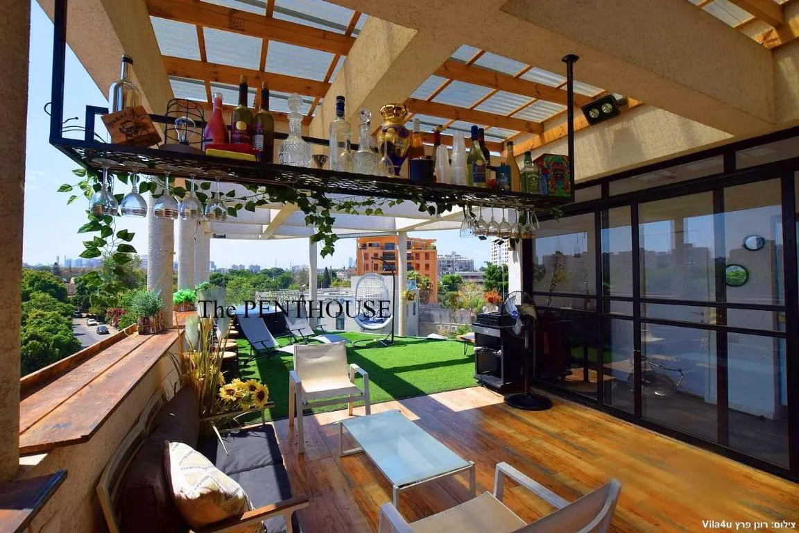 Image of Luxurious Penthouse in Tel Aviv with Pool