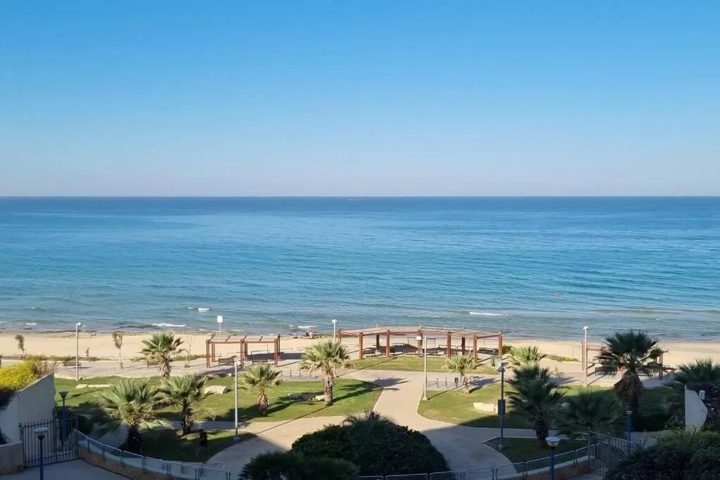 Image 1 of Luxurious Seaside Apartment