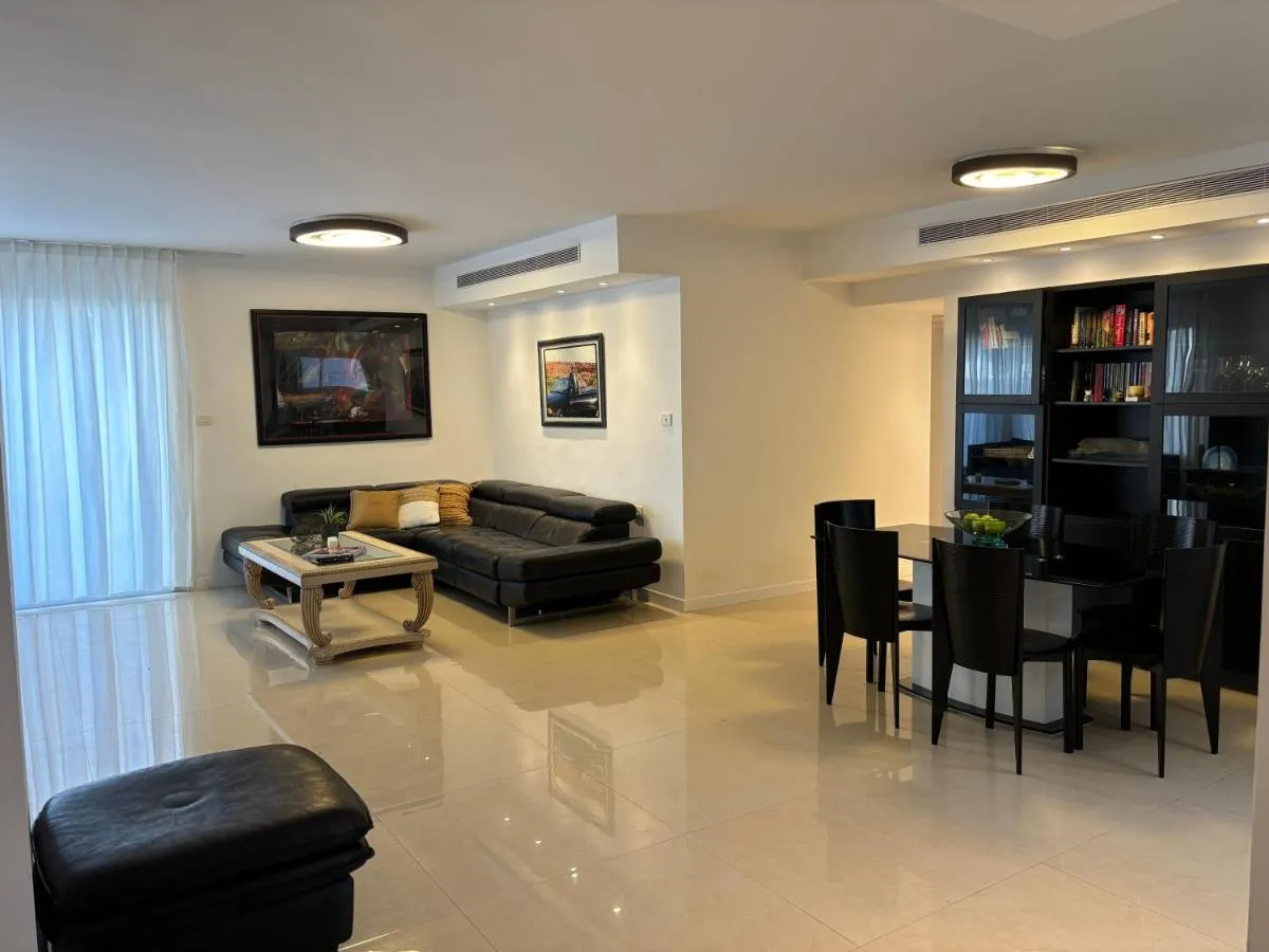 Image 3 of Luxurious Seaside Apartment