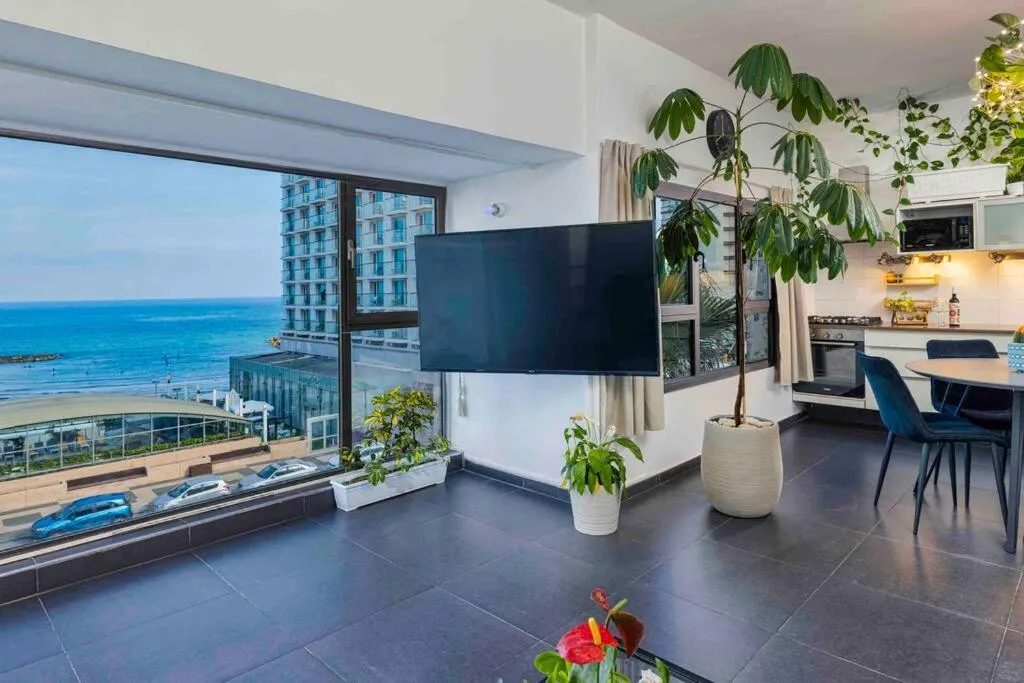 Image 3 of Luxury Apartment On Gordon Beach 146