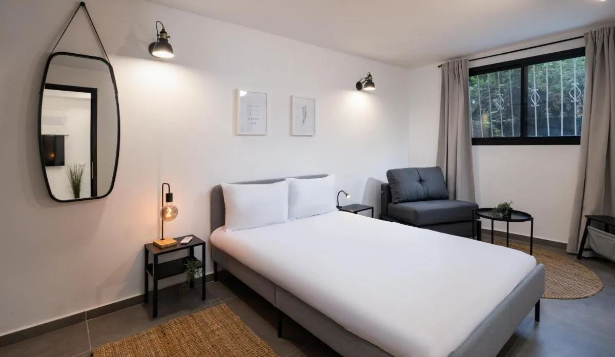 Image 1 of Modern Apt in City Center