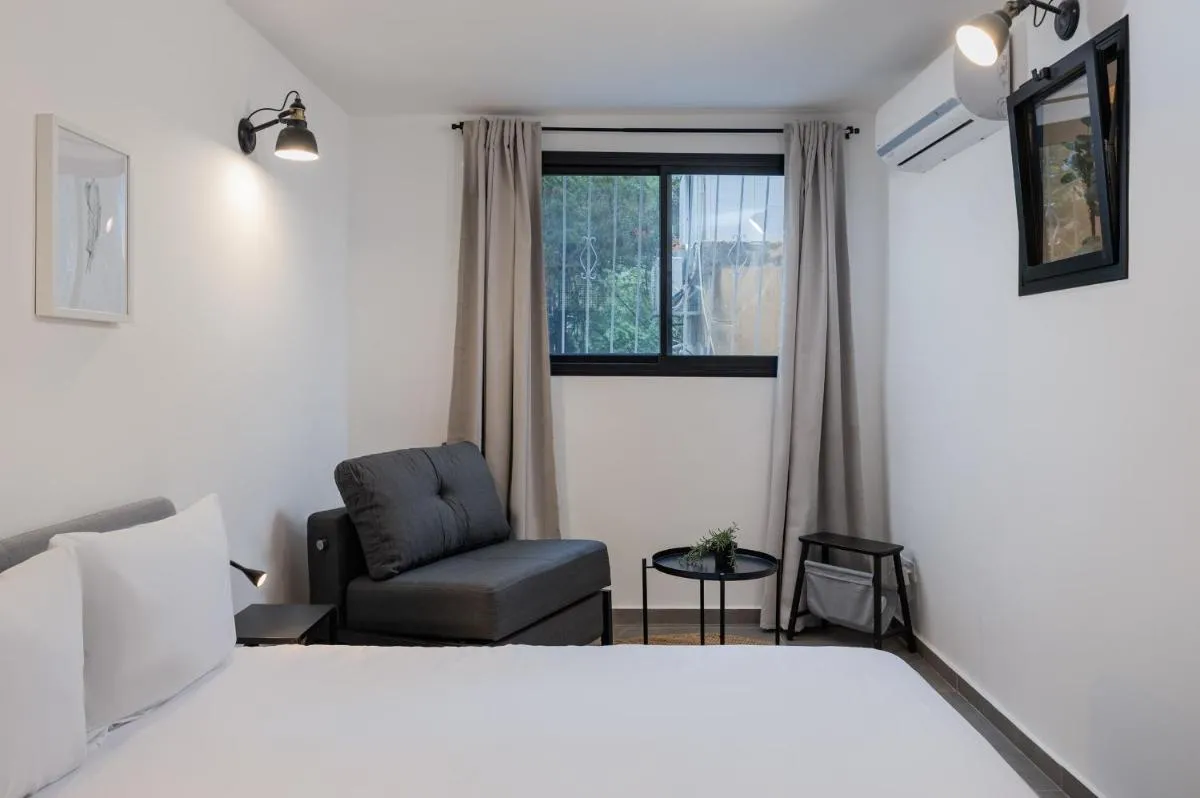 Image 6 of Modern Apt in City Center