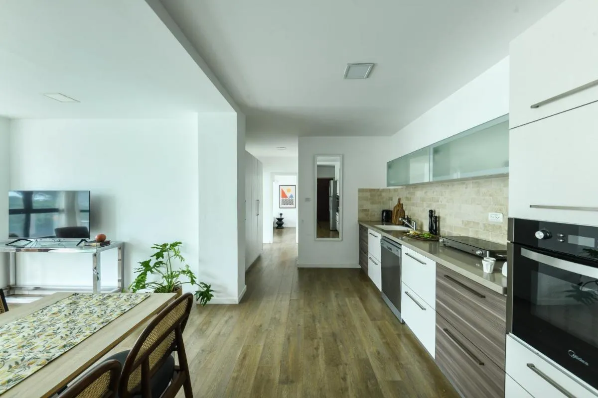Image 1 of Modern & Bright 3BR Apt with Shelter by Sea N’ Rent