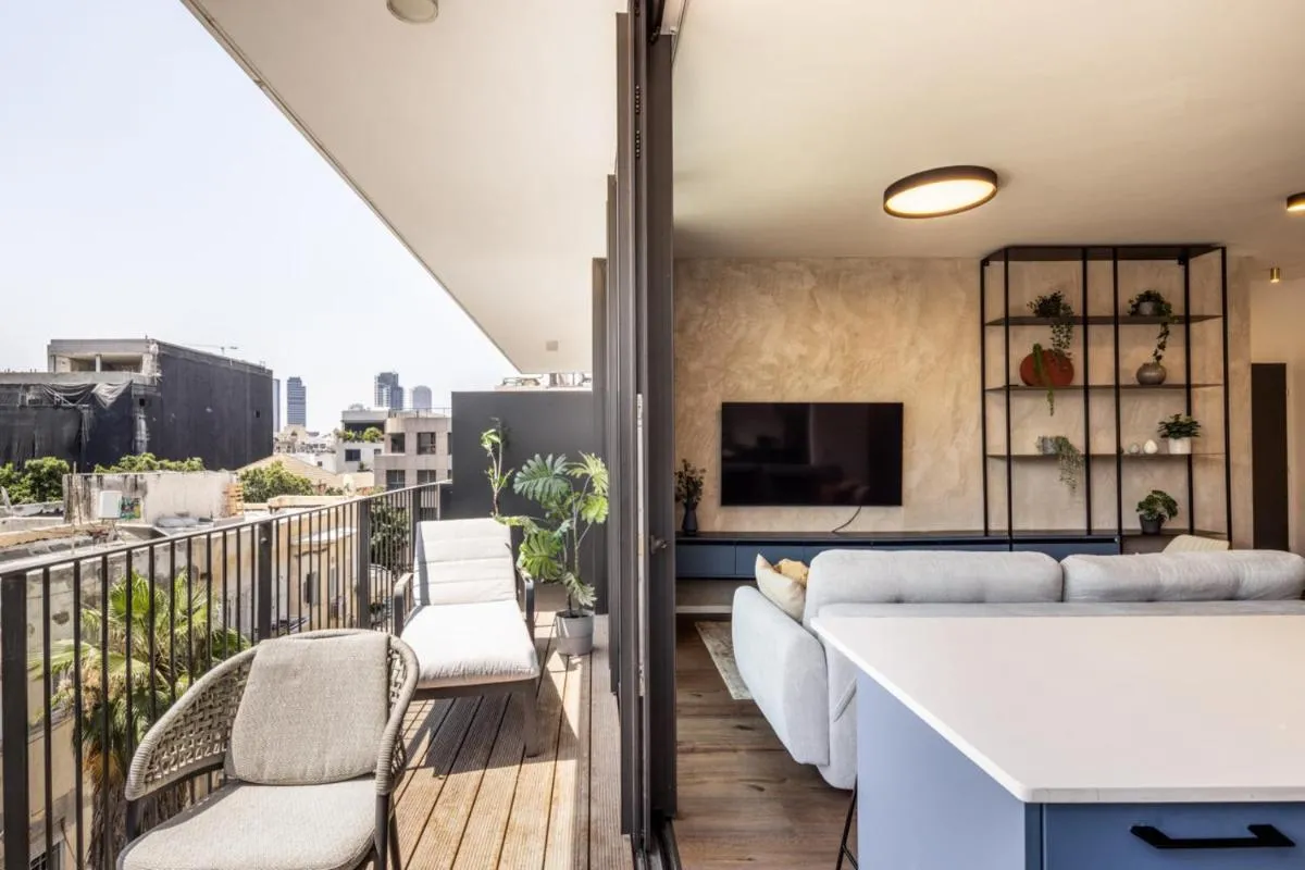 Image 4 of Modern Cozy Dream Apartment with Mamad by Sea N Rent
