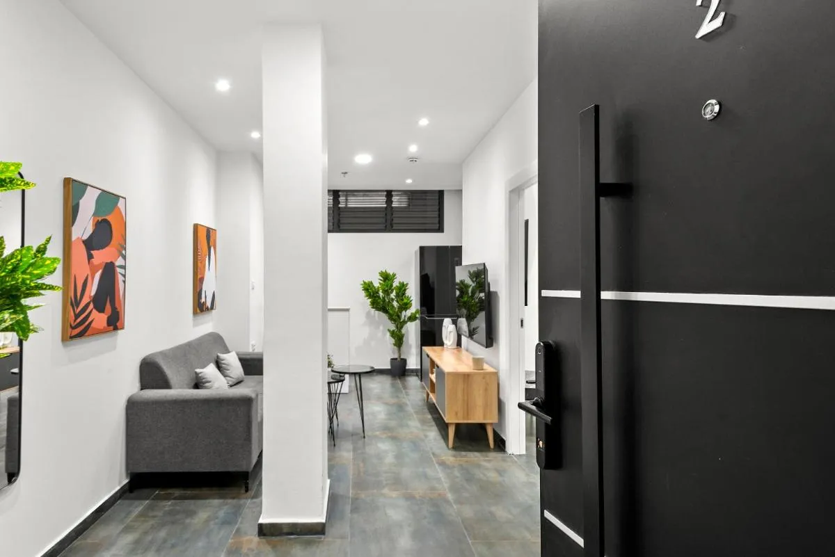 Image 3 of Modern renovated 1 bedroom apartment w Bomb Shelter Central TLV M2