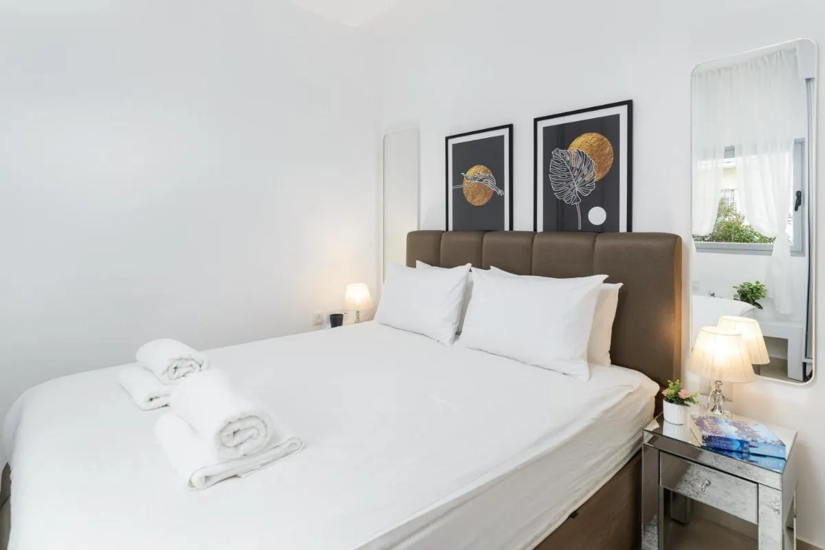 Image 6 of Quiet Hideaway & Terrace near Beach by FeelHome