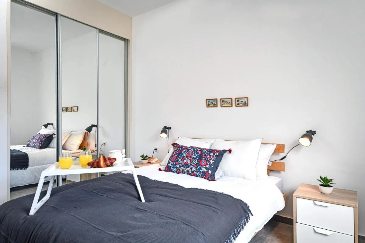 Image 4 of Quiet Street in a Super Central Location Classic Apartment with Shelter by Sea N’ Rent