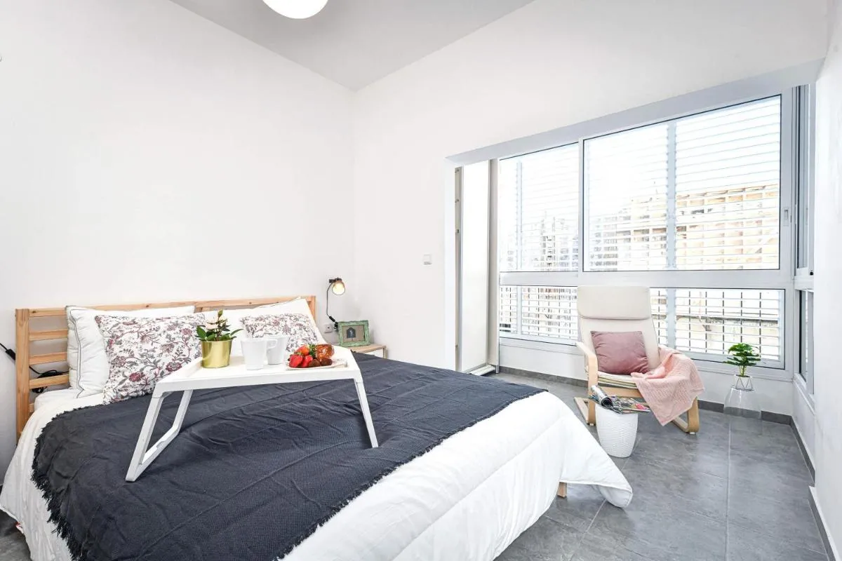Image 2 of Quiet Street in a Super Central Location Classic Apartment with Shelter by Sea N’ Rent