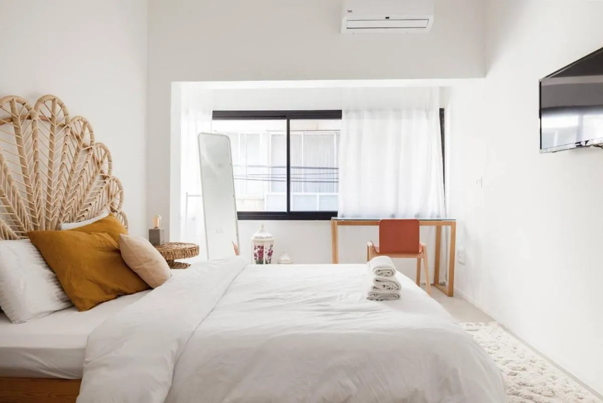 Image 1 of RENOVATED LARGE 3RM APARTMENT 5 MIN FROM THE BEACH
