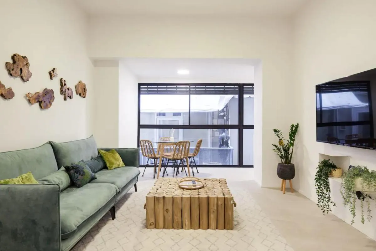 Image 4 of RENOVATED LARGE 3RM APARTMENT 5 MIN FROM THE BEACH