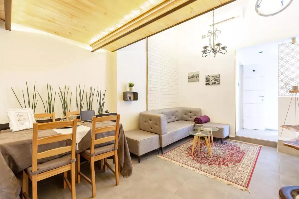 Image 3 of Retro Loft By The Beach★