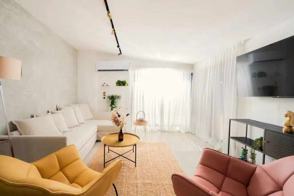 Image 4 of Romano Neve Tzedek Penthouse