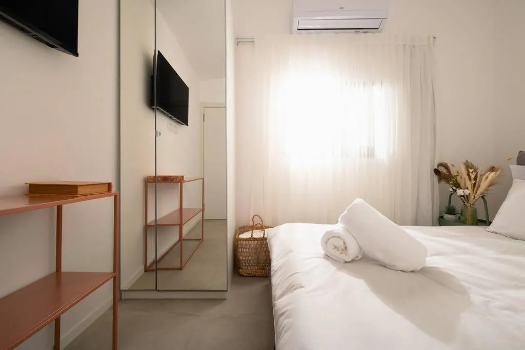 Image 6 of Romano Neve Tzedek Penthouse