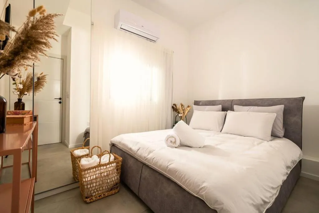 Image 1 of Romano Neve Tzedek Penthouse