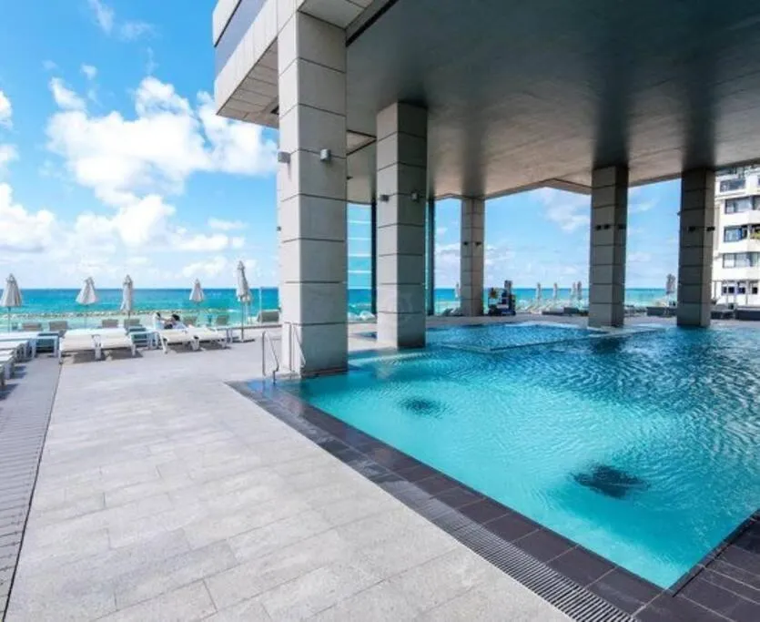 Image 1 of Royal Beach Hotel – Blue Lagoon