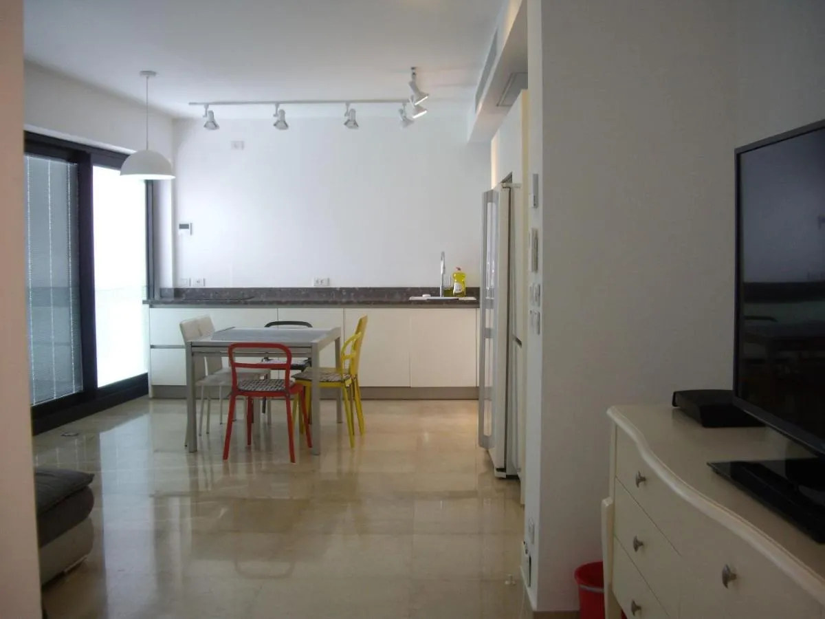 Image 6 of Royal Service – Bauhaus