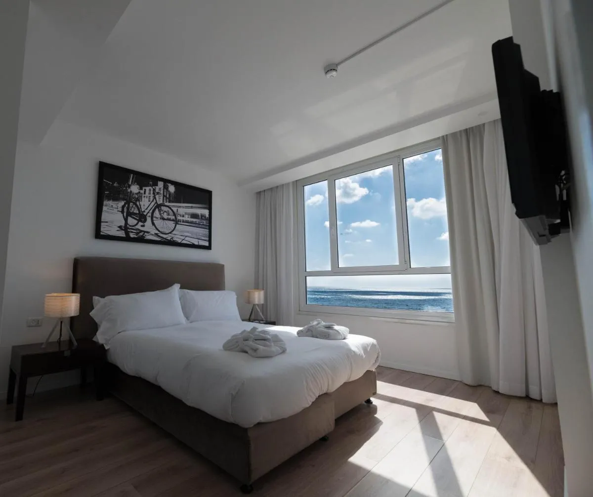 Image 6 of Sea view apartment suite