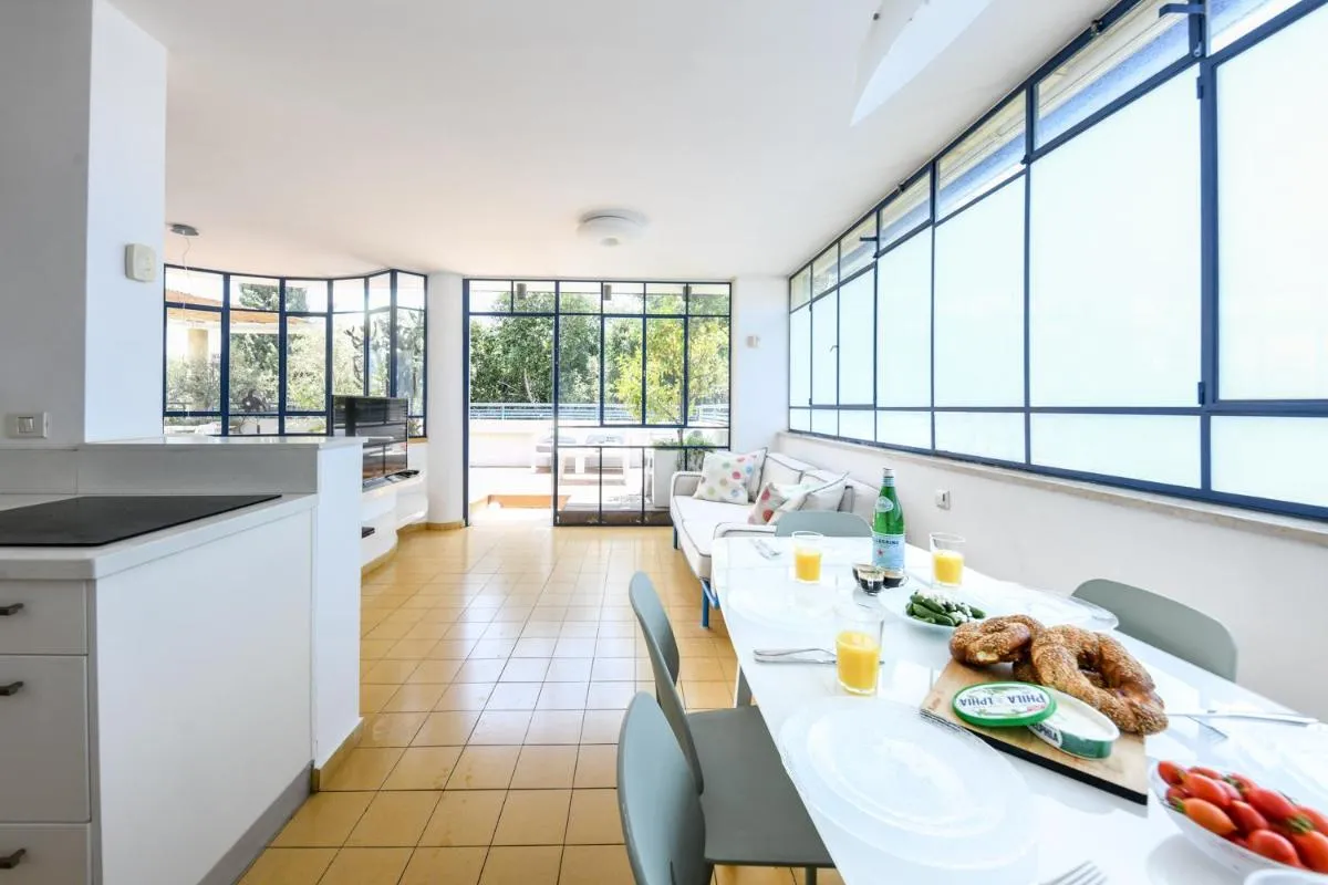 Image 3 of Spacious 3BR Penthouse w Rooftop 7 min from Beach and Shelter by Sea N’ Rent