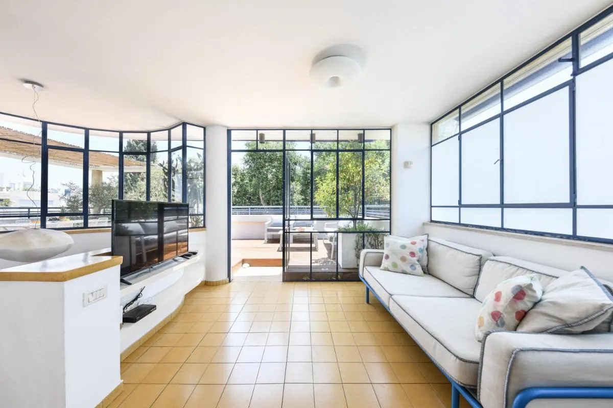 Image 4 of Spacious 3BR Penthouse w Rooftop 7 min from Beach and Shelter by Sea N’ Rent