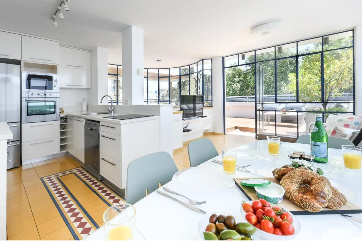 Image 2 of Spacious 3BR Penthouse w Rooftop 7 min from Beach and Shelter by Sea N’ Rent