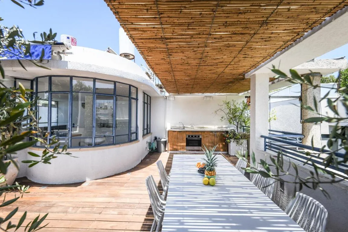 Image of Spacious 3BR Penthouse w Rooftop 7 min from Beach and Shelter by Sea N’ Rent
