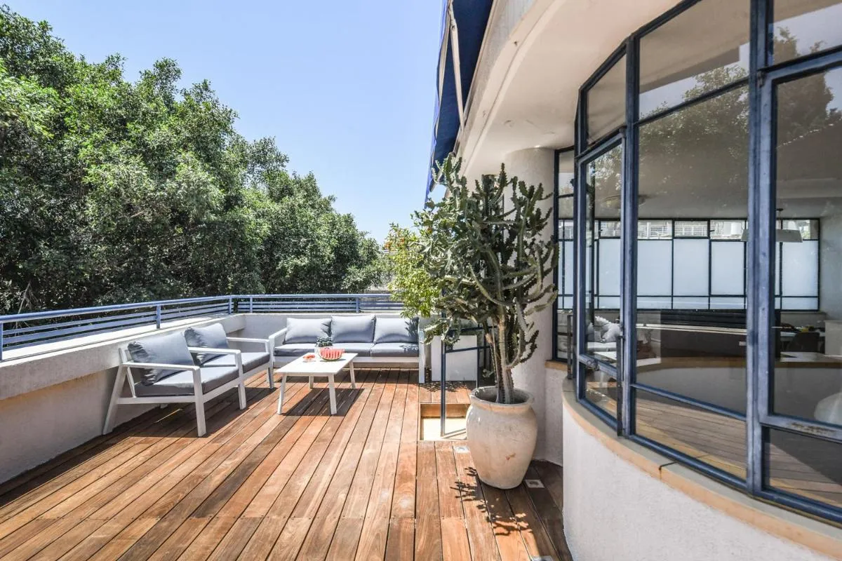 Image 6 of Spacious 3BR Penthouse w Rooftop 7 min from Beach and Shelter by Sea N’ Rent