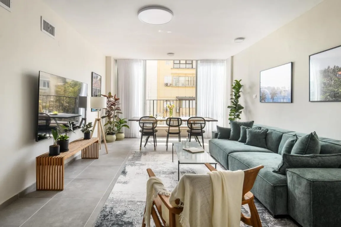 Image of Spacious & Bright 3BR Apt Near the Beach & Port by Sea N’ Rent
