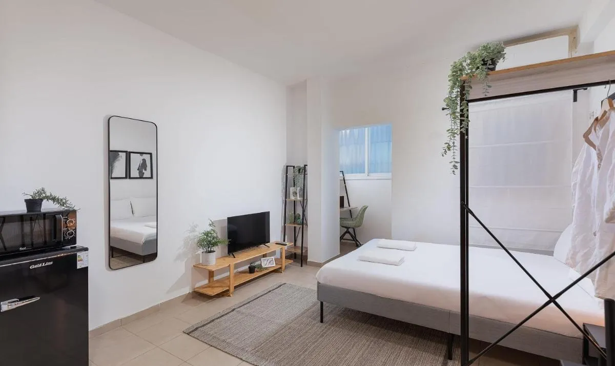 Image 6 of Studio walkable to the Beach