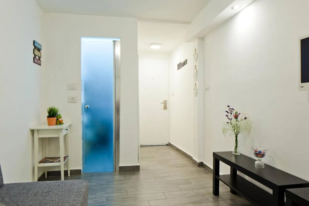 Image 2 of Stunning Studio By The Beach With Free Parking