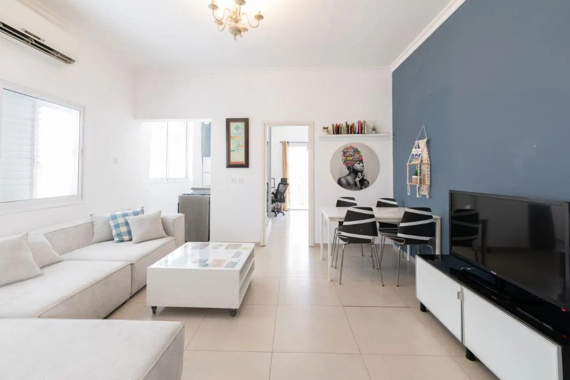 Image of Stylish Beach Apartment & Free Parking