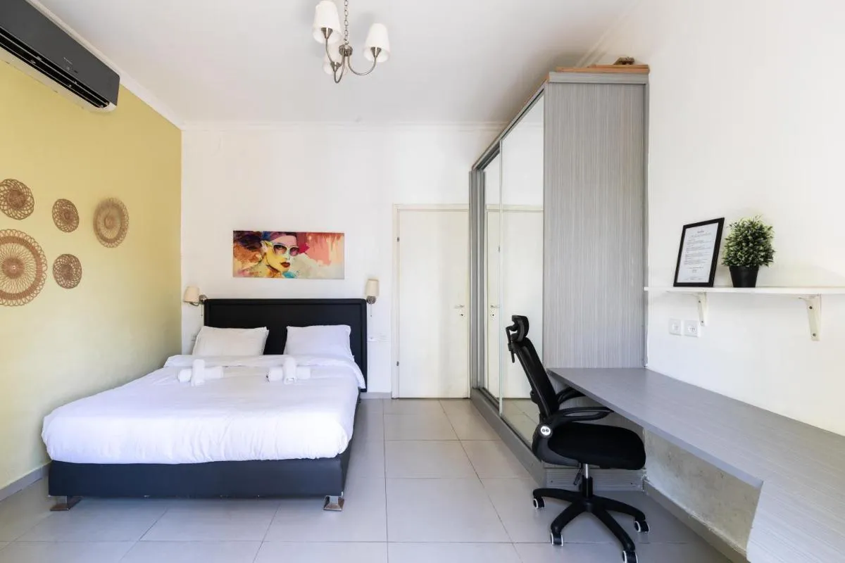 Image 6 of Stylish Beach Apartment & Free Parking