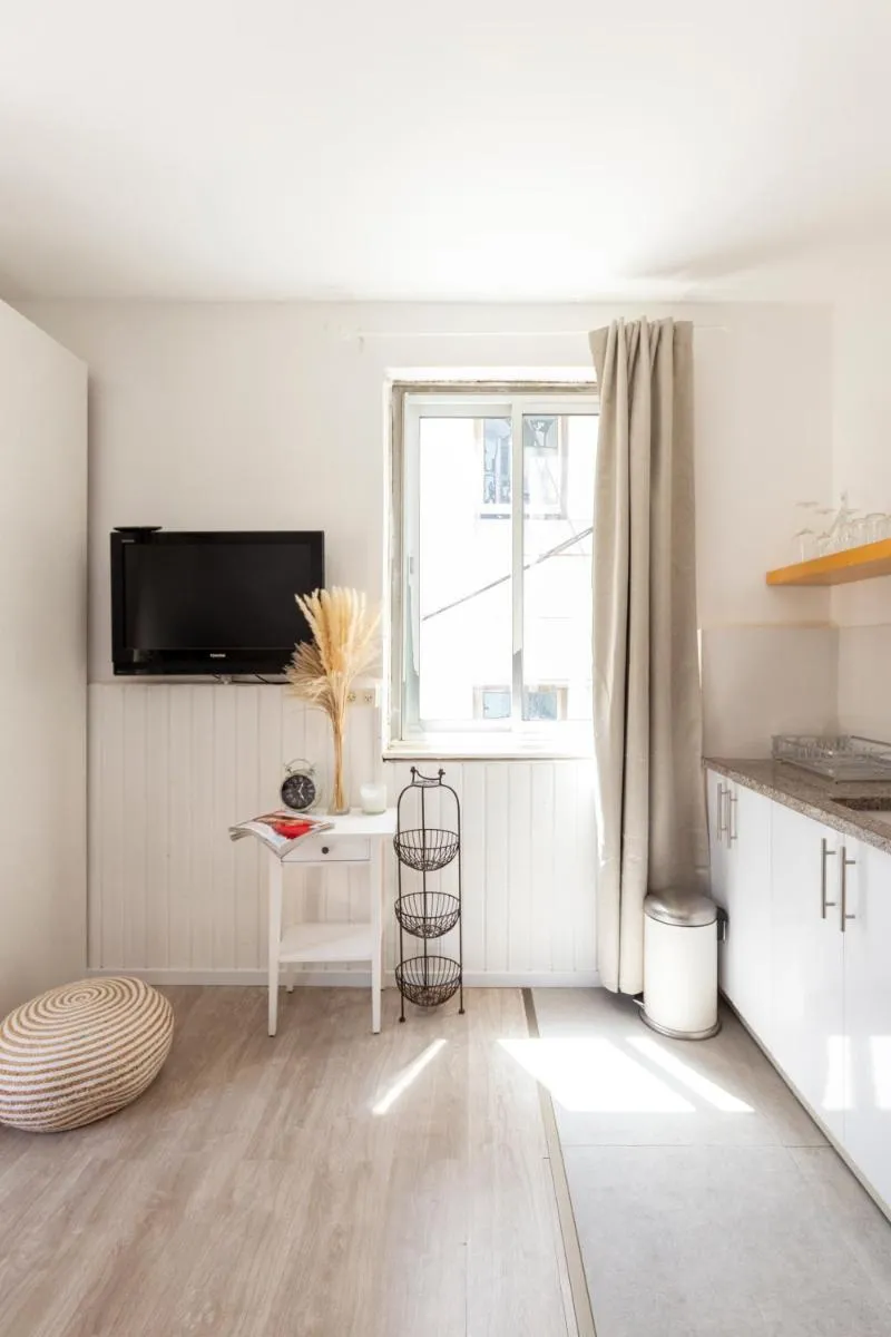 Image 4 of Sun Balcony Studio – Steps from Rothschild Boulevard