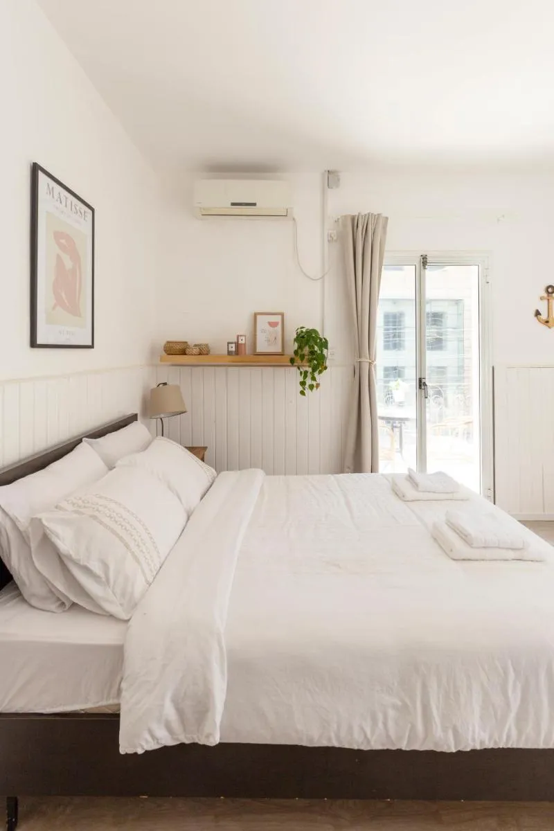 Image 6 of Sun Balcony Studio – Steps from Rothschild Boulevard