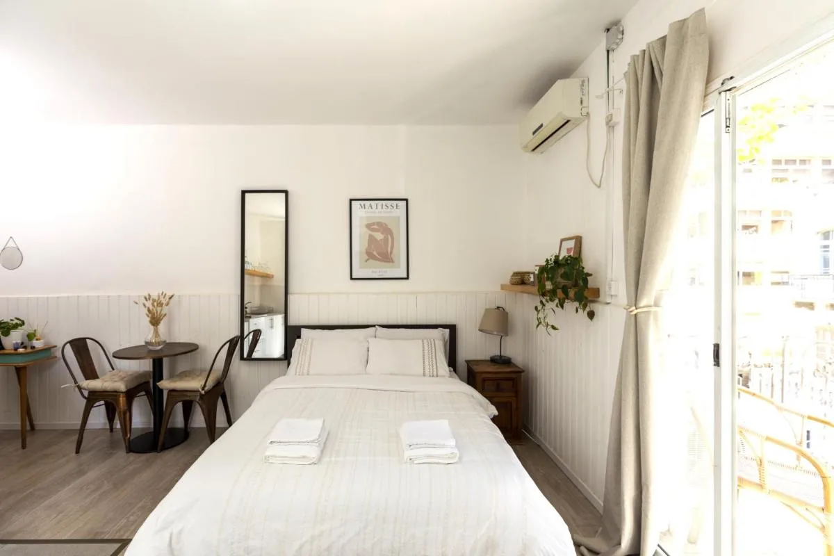 Image 1 of Sun Balcony Studio – Steps from Rothschild Boulevard