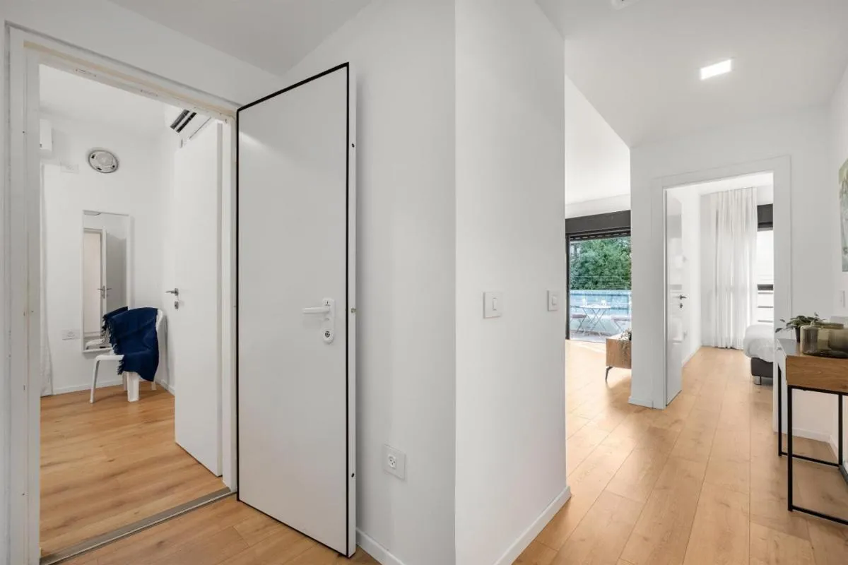 Image 2 of Sunny Chic in Tel Aviv Center by Sea N Rent