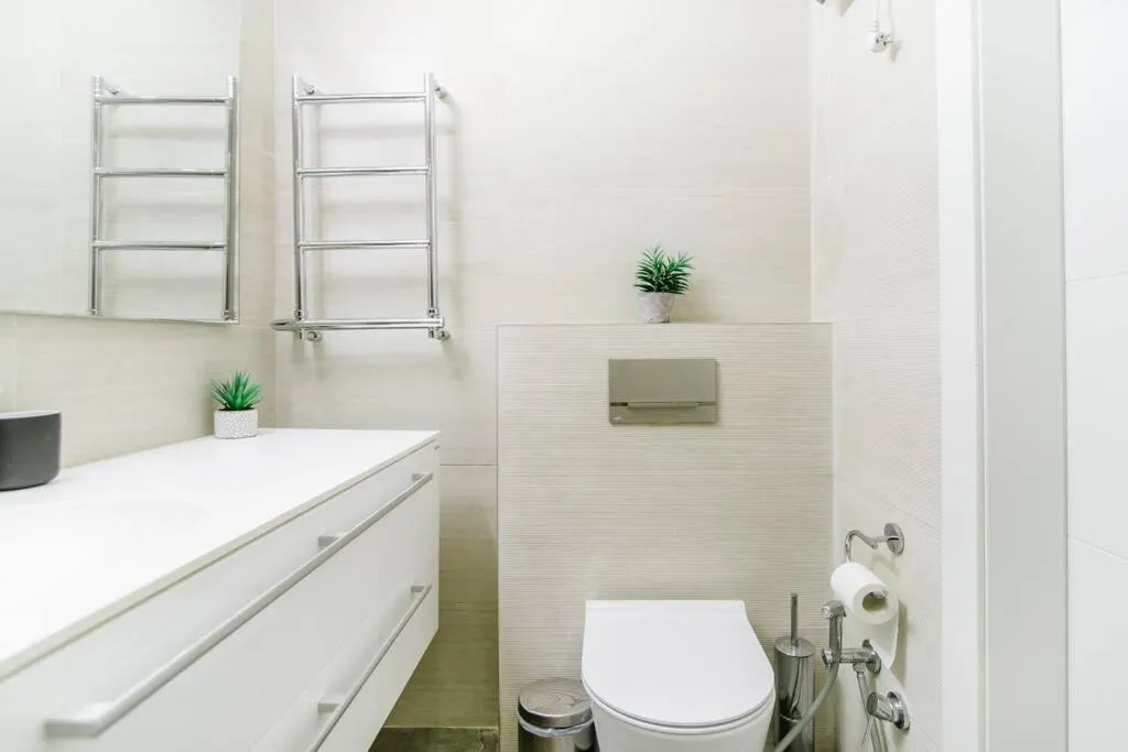 Image 2 of Super-Star 3BR Private Parking !
