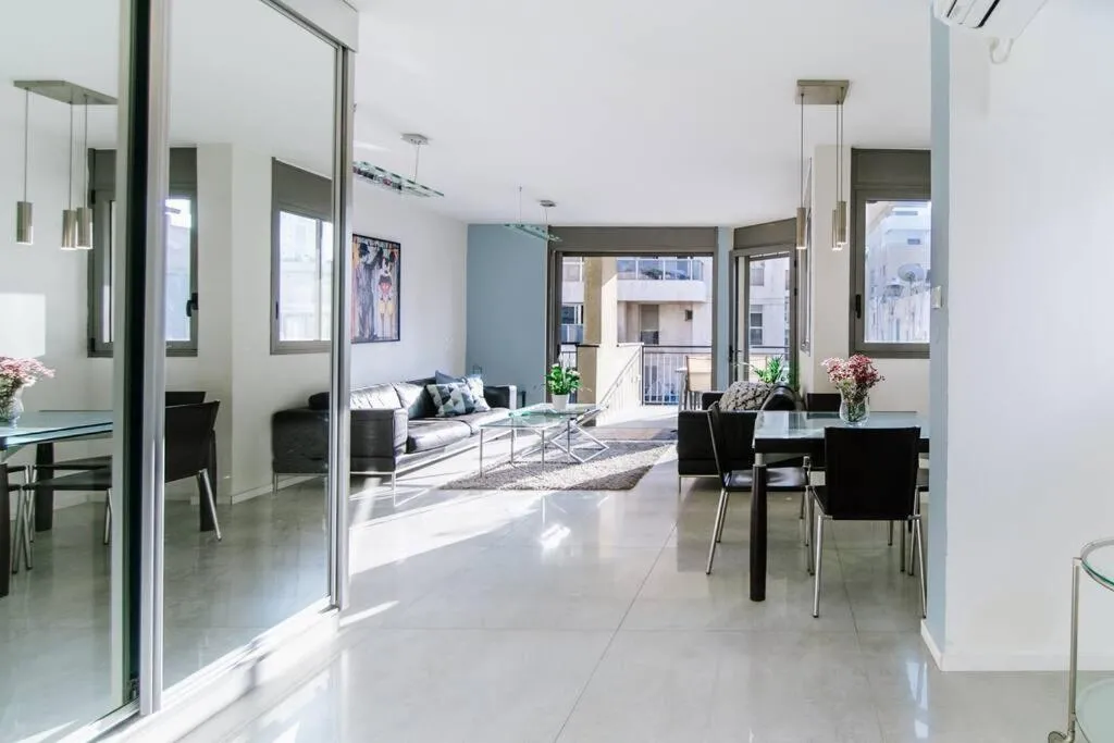 Image 3 of Super-Star 3BR Private Parking !