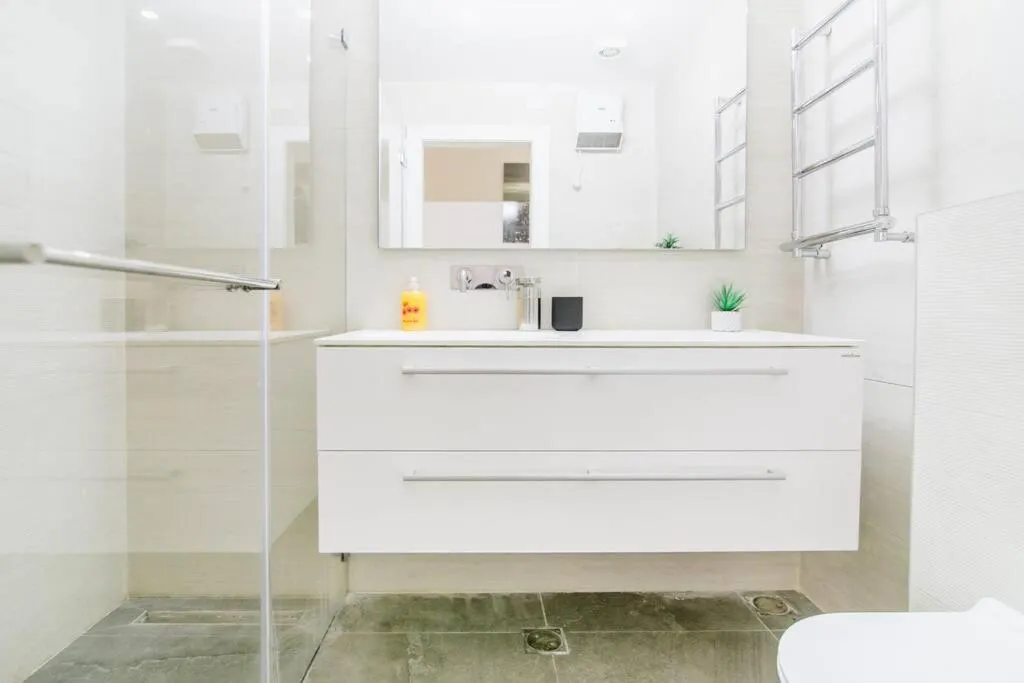 Image 6 of Super-Star 3BR Private Parking !