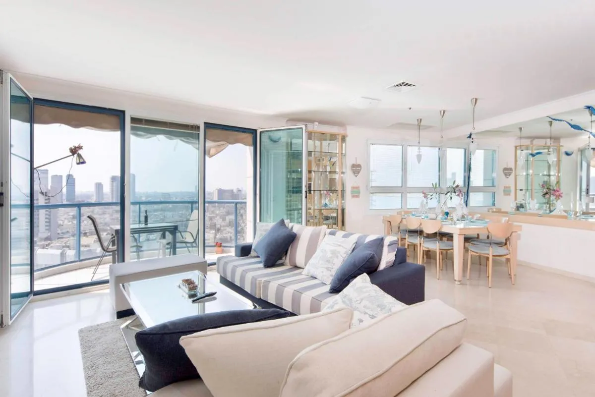 Image 4 of Superb Beachfront Apartments with Shelter by Sea N’ Rent
