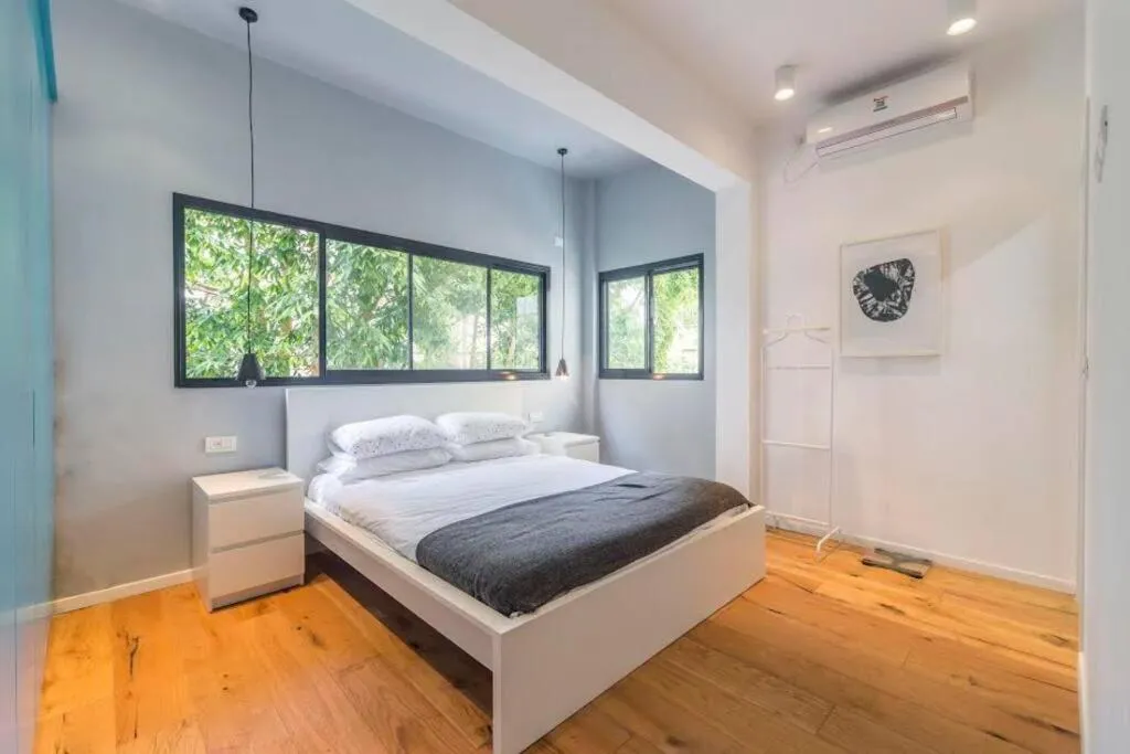 Image 1 of TLV beach 4 rooms big balcony / 125 m2 appart