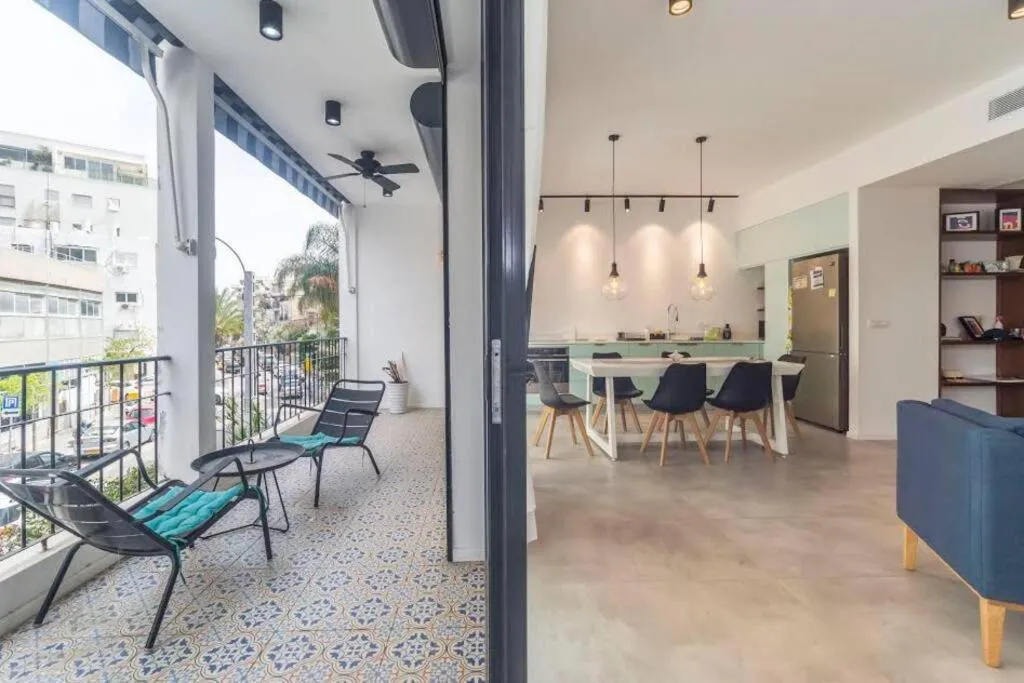 Image 3 of TLV beach 4 rooms big balcony / 125 m2 appart