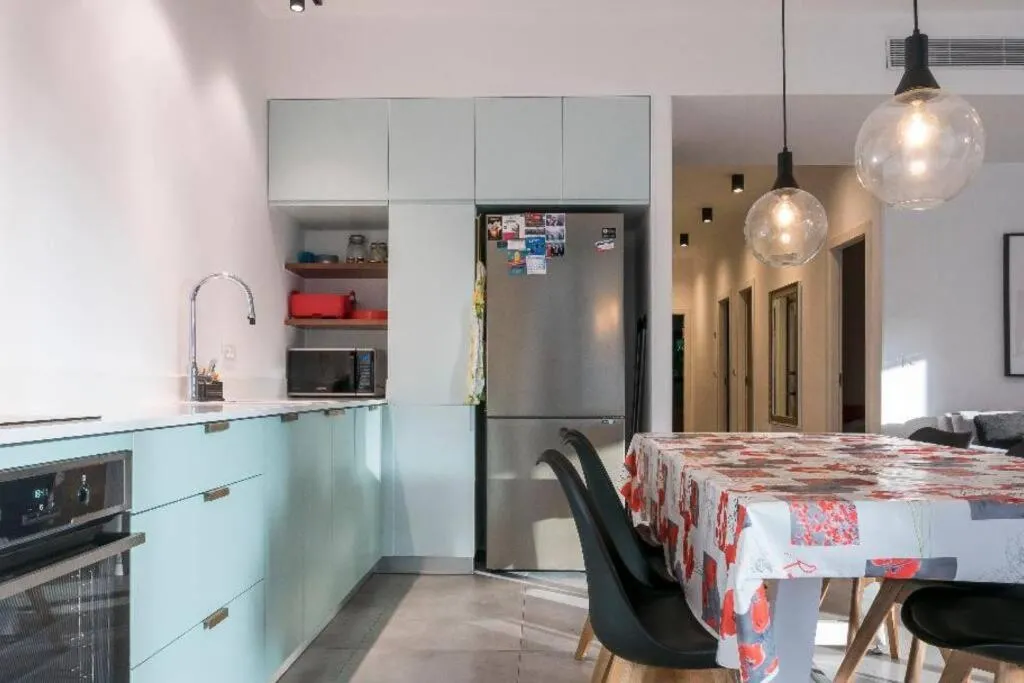 Image 6 of TLV beach 4 rooms big balcony / 125 m2 appart