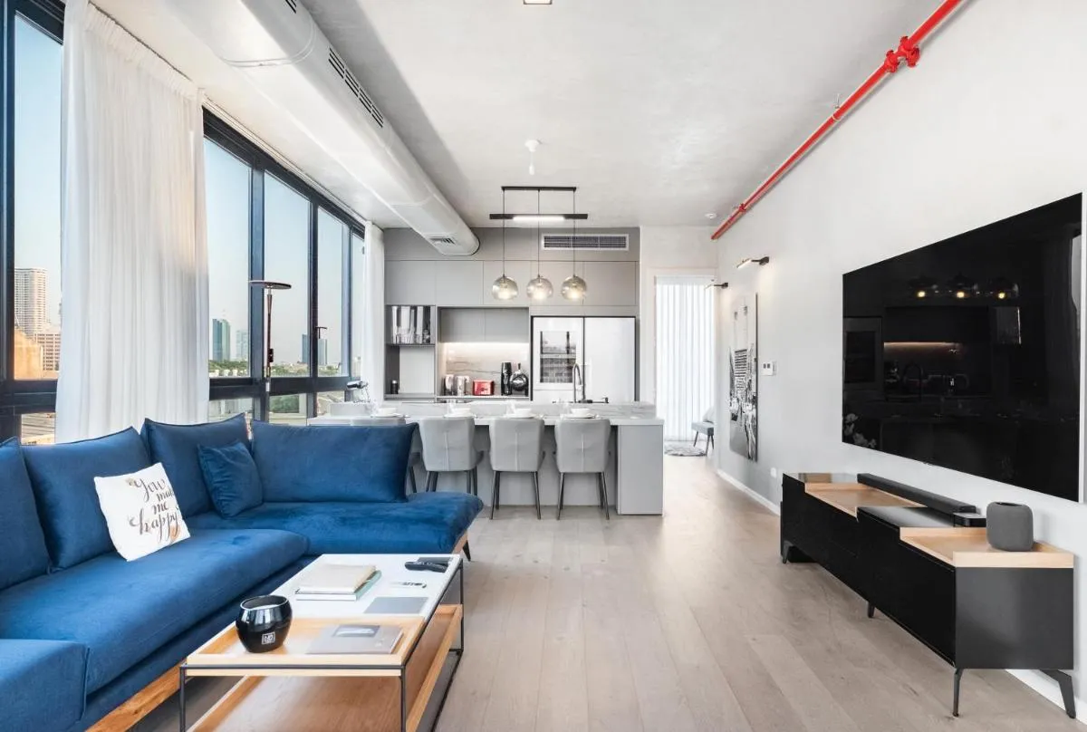 Image 4 of Top Tlv
