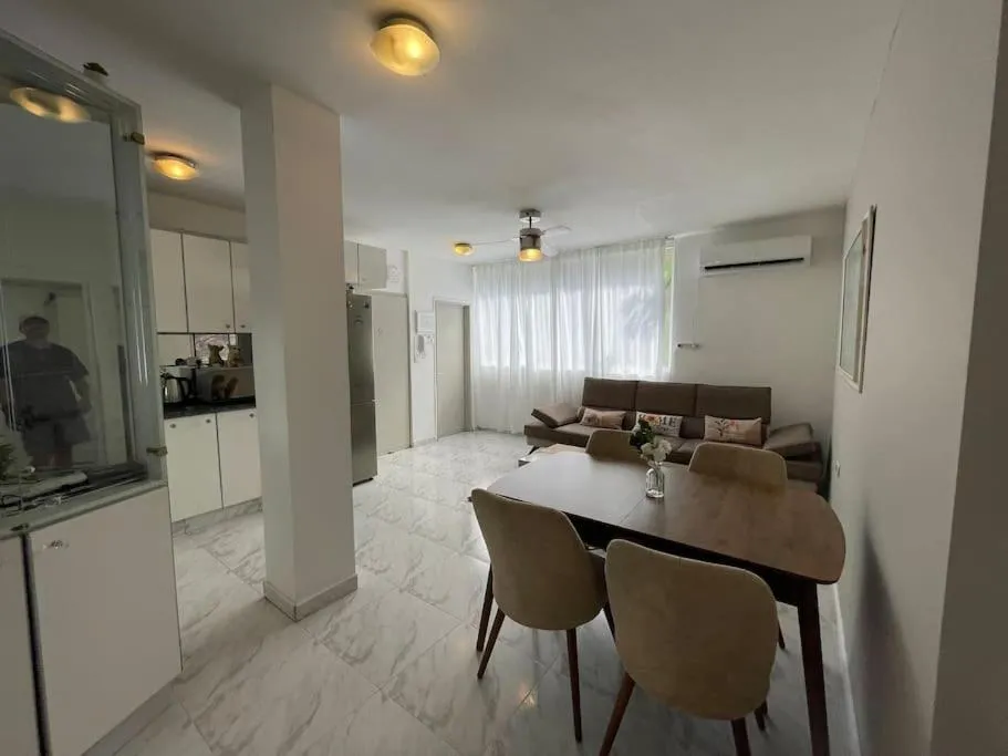 Image 6 of Urban Oasis- 3 Apartments – Prime Tel Aviv – Private Parking – By Bookiz