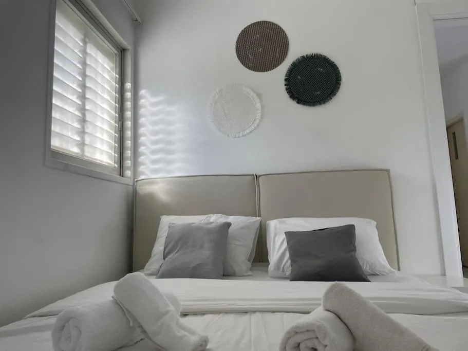 Image 5 of Urban Oasis- 3 Apartments – Prime Tel Aviv – Private Parking – By Bookiz