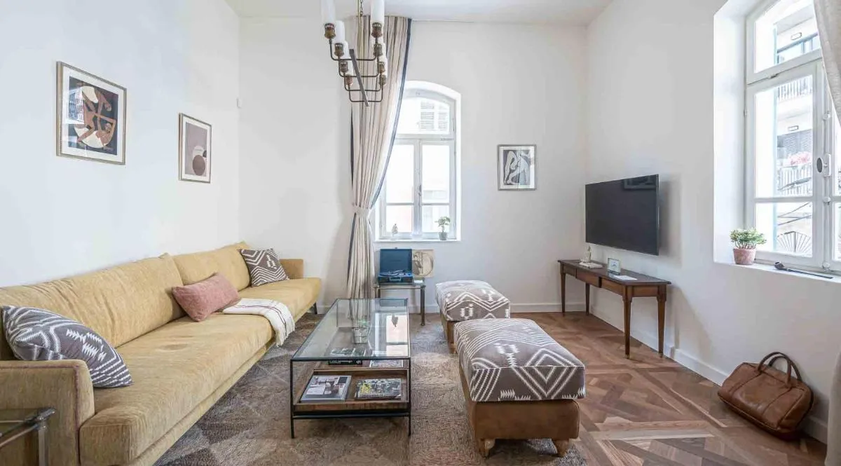 Image 4 of VELLER Shemaiah Apt #3
