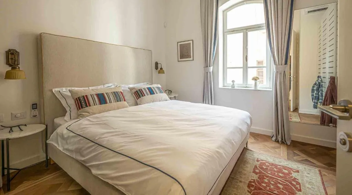 Image 1 of VELLER Shemaiah Apt #3