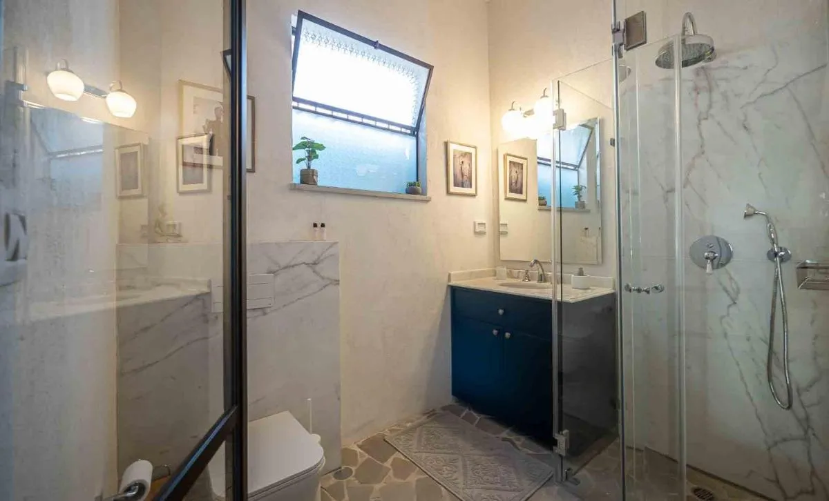 Image 2 of VELLER Shemaiah Apt #4