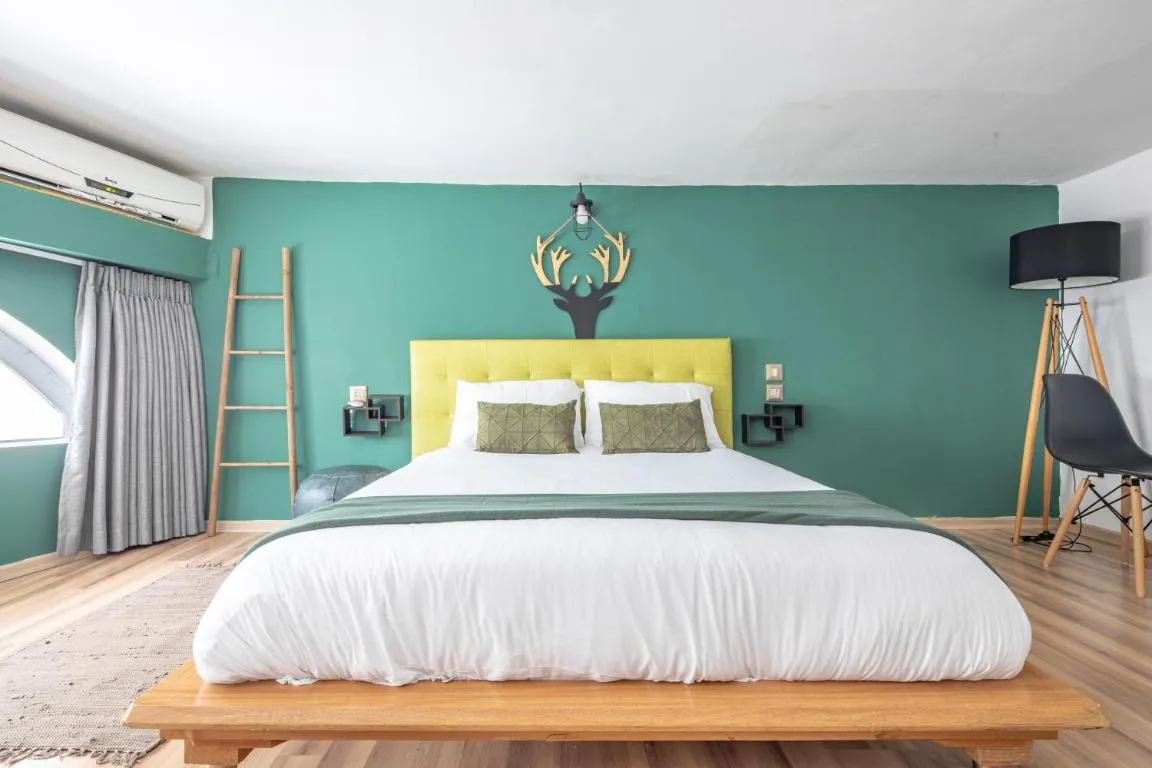 Image of Vintage Duplex Apartment by the Beach / Flea Market District